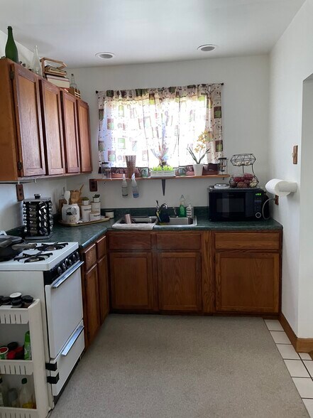 Building Photo - 4314 Tadpole Rd