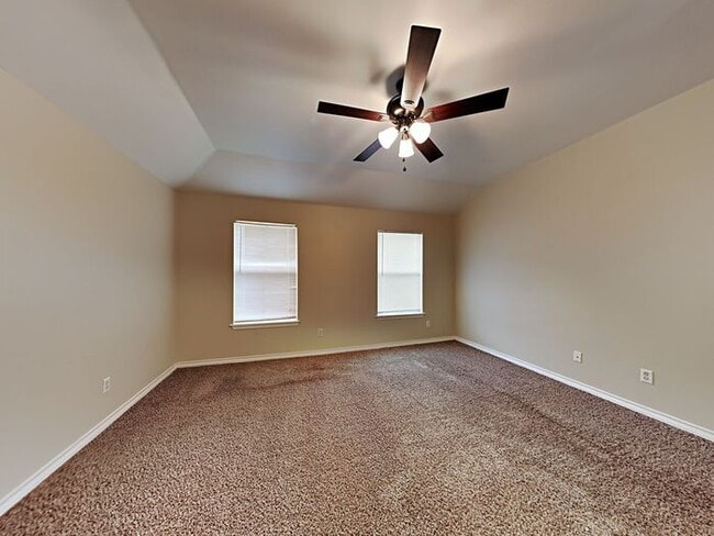 Building Photo - No Application Fees* $500 off 1st Months R...
