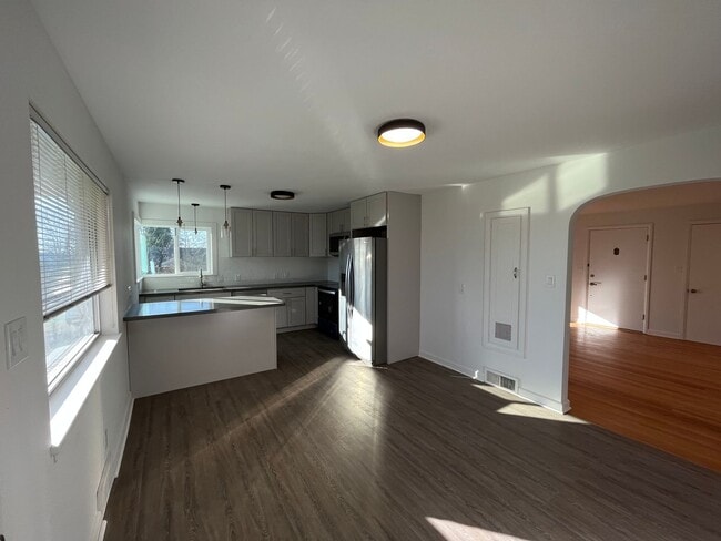 Building Photo - Newly renovated light filled 2 bedroom home with views of Rainer in Bryn Mawr-Skyway!