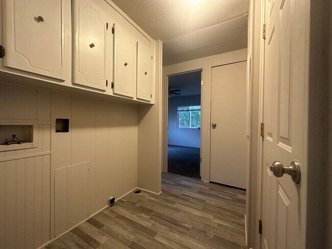 Building Photo - 3bed, 2bath 924sq.ft. mobile home in quiet...