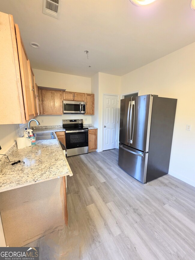 Building Photo - 207 Granite Way