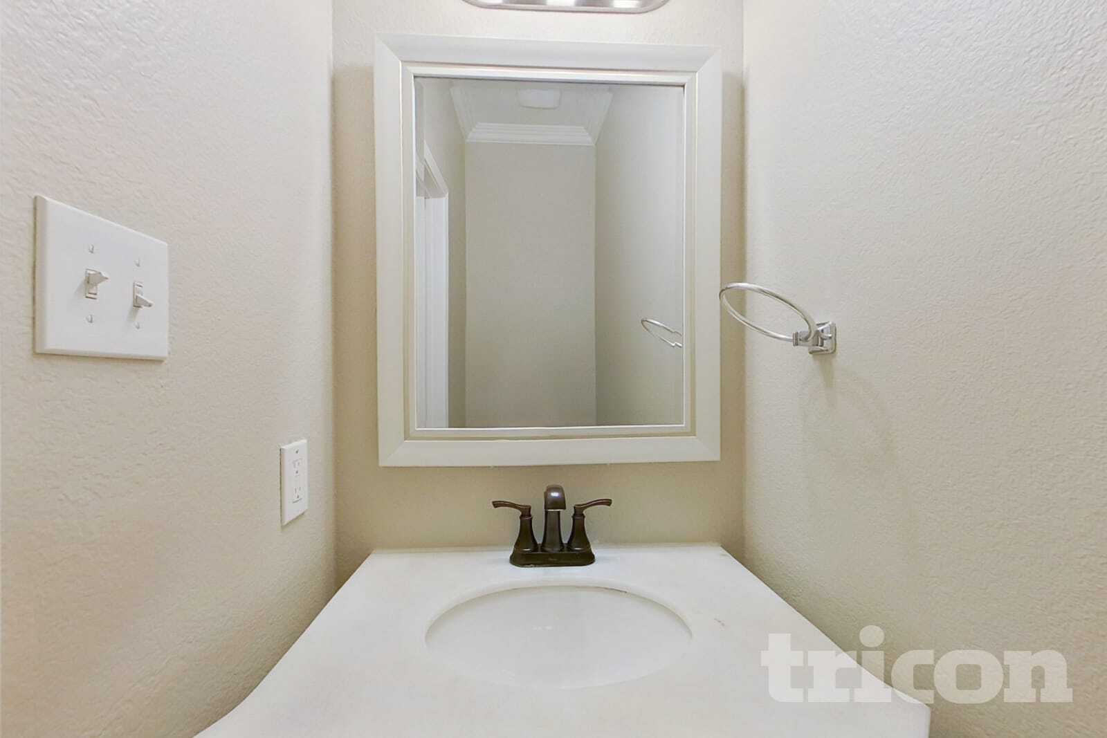Building Photo - 1085 Harriman Dr