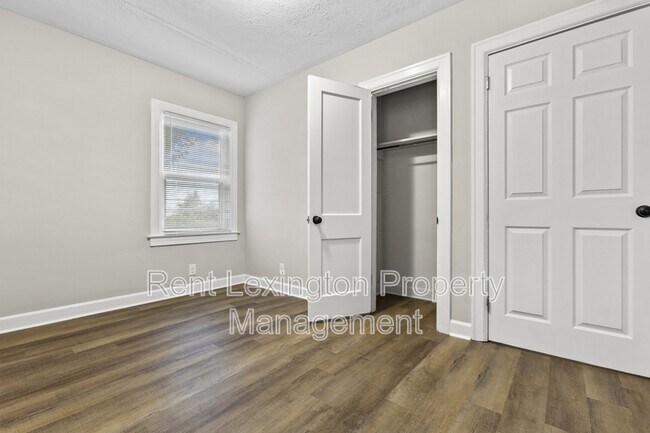 Building Photo - 864 Meadow Ln