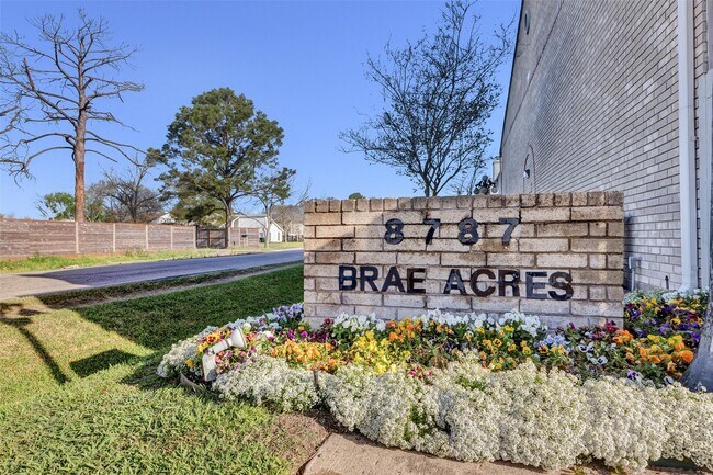 Building Photo - 8787 Brae Acres Rd