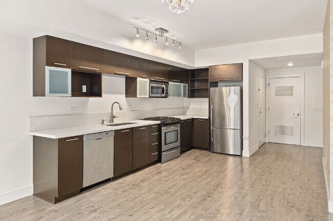 Building Photo - Open 2bdrm 1 bath with floor to ceiling windows!