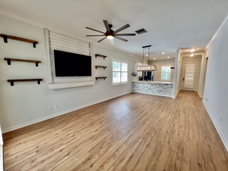 Building Photo - 148 Newcastle Dr