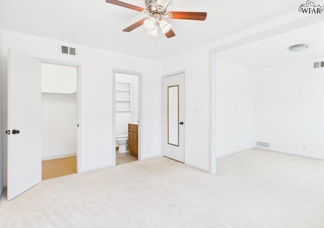 Building Photo - 5120 Parklane Dr