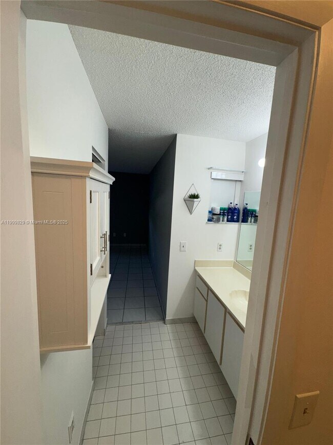 Building Photo - 9510 Southwest 151 Court