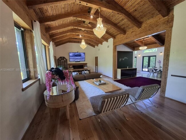 Building Photo - 6350 Pine Tree Dr