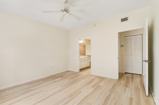 Building Photo - 275 Murcia Dr