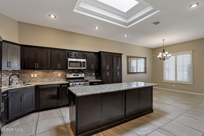 Building Photo - 14805 Holly Springs