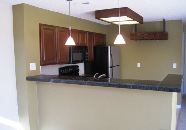 Building Photo - Sunny, South-facing, Boulder Condo for Ren...