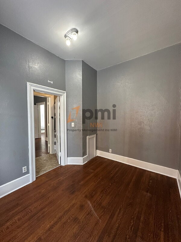 Building Photo - 912 Chicago St