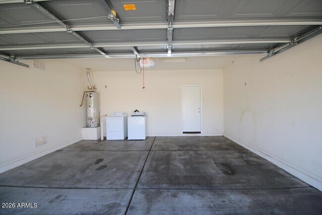 Building Photo - 15225 W Shaw Butte Dr