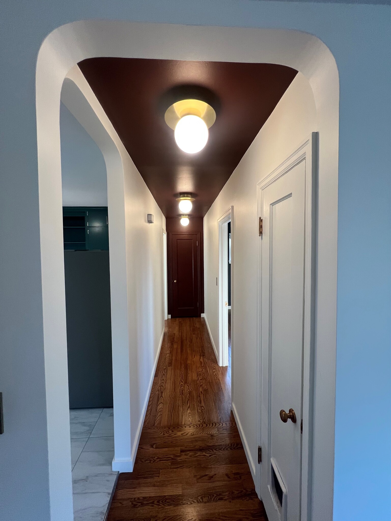 Building Photo - 409 S Coeur Dalene St