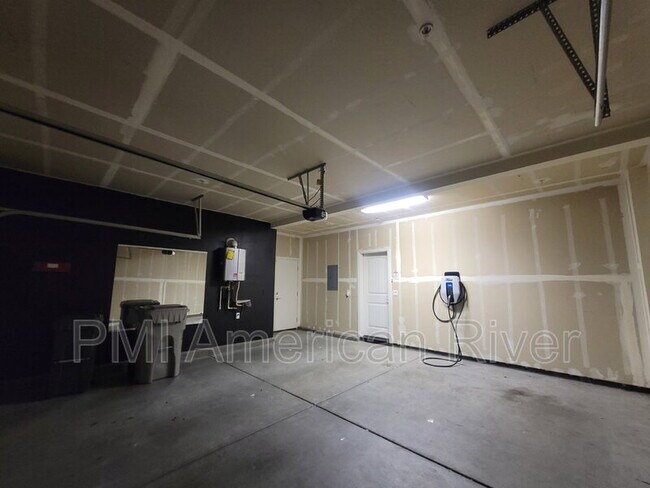 Building Photo - 3805 Amelia Rose Way