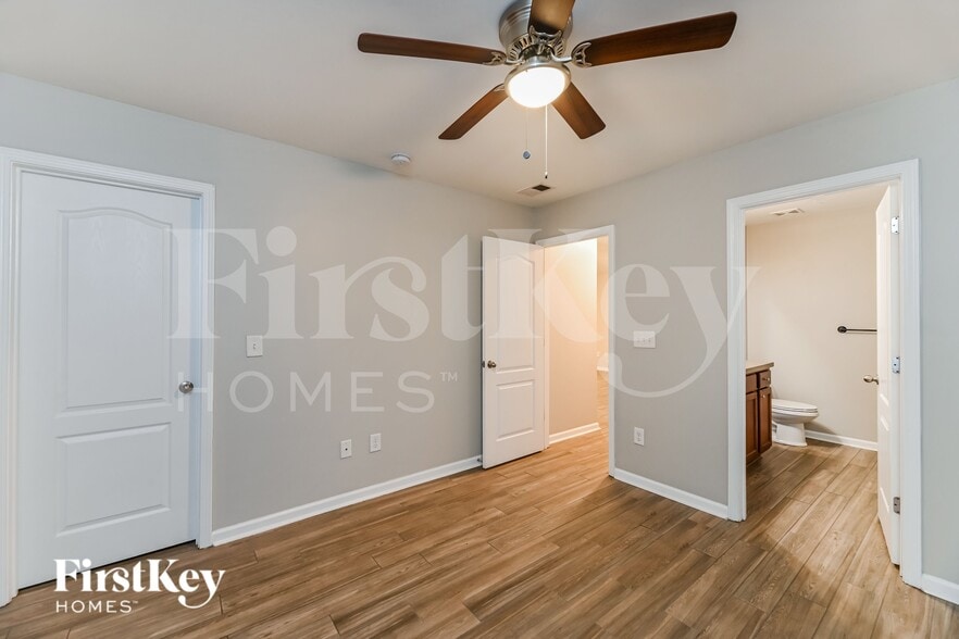 Building Photo - 215 Coosawatchie St