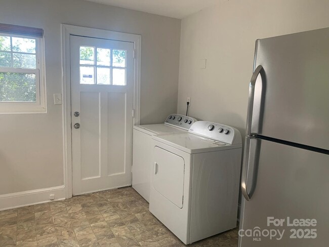 Building Photo - 1800 Hall Ave