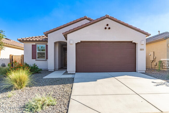 Primary Photo - 3233 Juniper Cyn Dr