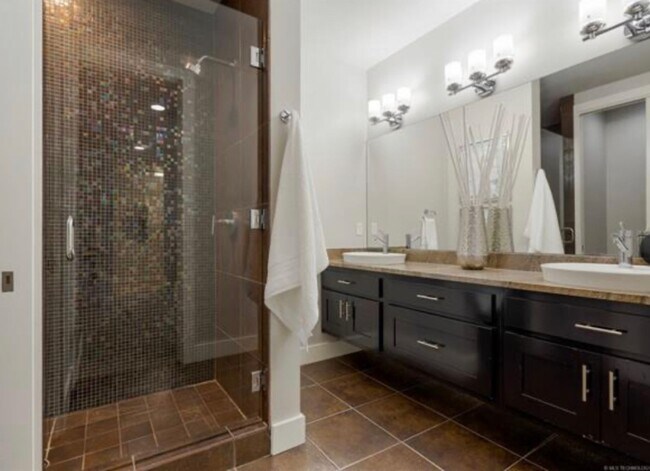 Building Photo - Experience fabulous Brookside living, just outside your front door!