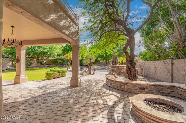 Building Photo - 1367 E Desert Flower Ln