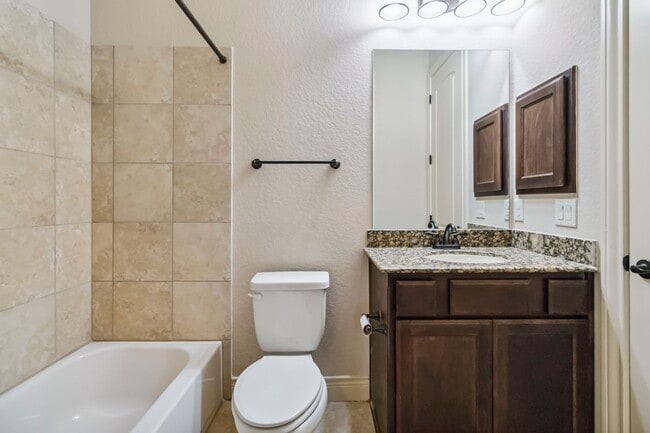 Building Photo - 944 Wilderness Oaks