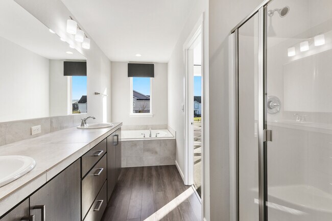 Building Photo - 7447 SE Chinquapin Dr