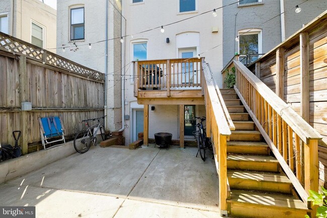 Building Photo - 1214 Linden Pl NE