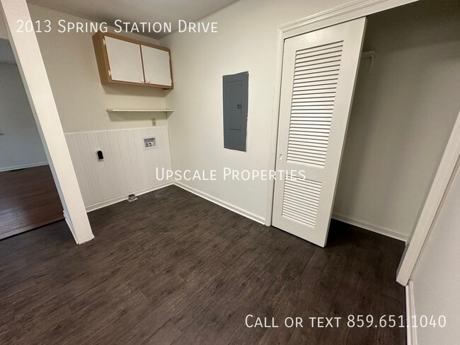 Building Photo - 2013 Spring Station Dr