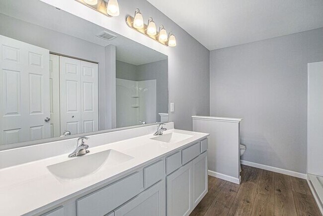 Building Photo - 54154 Angeline Dr