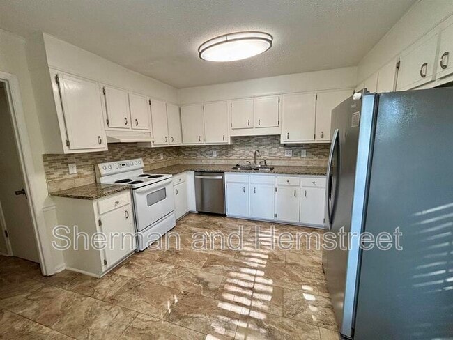 Building Photo - 210 Foxdale Dr