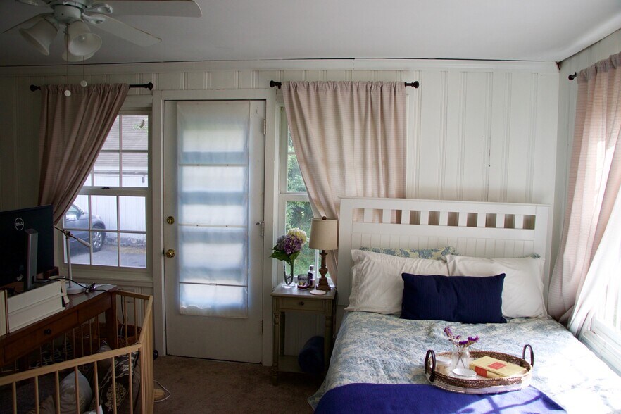 Downstairs bedroom - 128 Barberry Lane