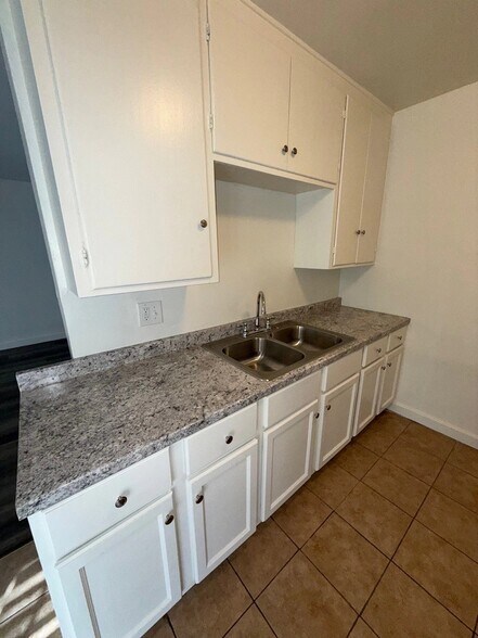 Building Photo - 21809 Lanark St