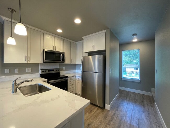 Building Photo - 2020 Build ~ 3Bd/ 1.5Ba Home in Hazelwood Neighborhood ~ Single Car Garage