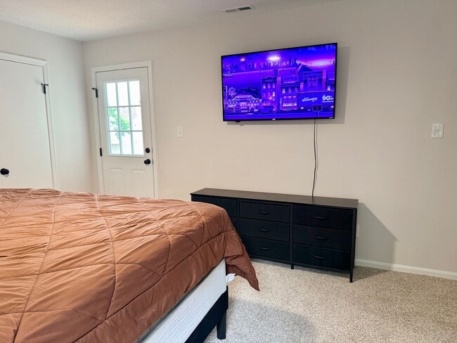 Building Photo - Gorgeous Single Family 4 bedroom furnished rental in Green Run