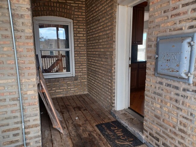 Building Photo - 5735 N Kimball Ave