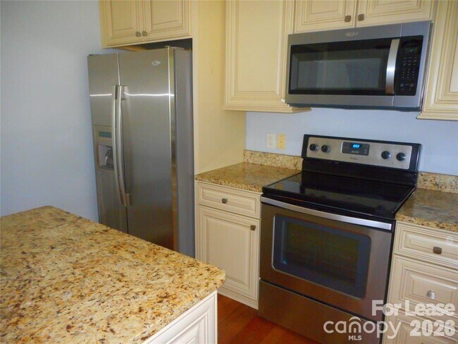 Building Photo - 9205 Bellegarde Dr