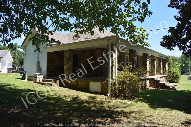Building Photo - 1/1 home with detached garage