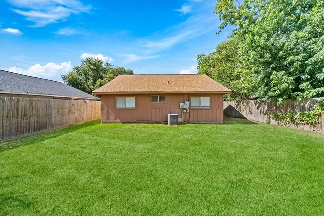 Building Photo - 9811 Mill Shadow Dr
