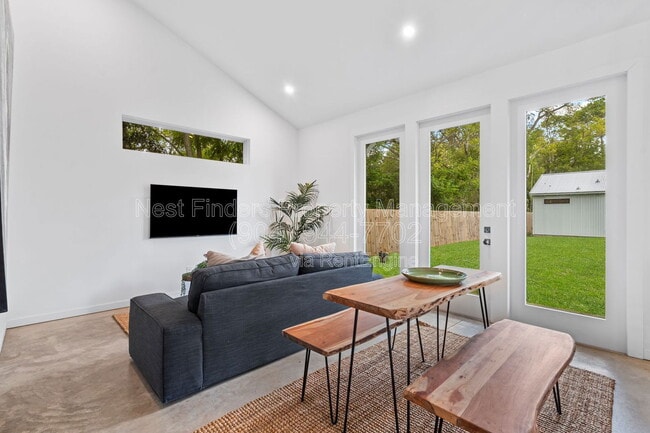 Building Photo - 581 Hazel St