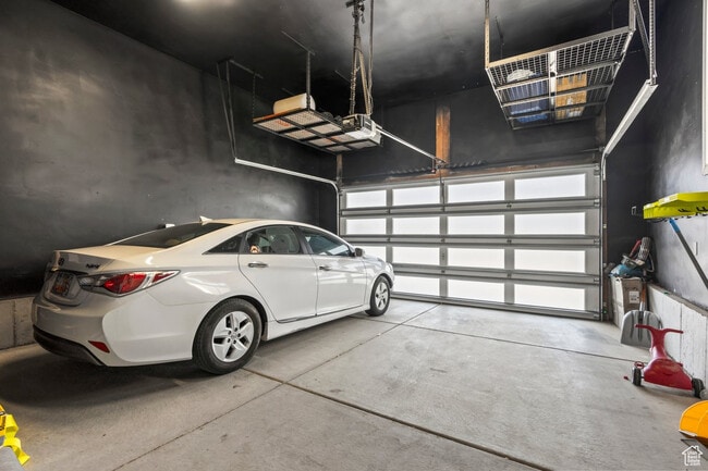 Building Photo - 837 S Finley Cir