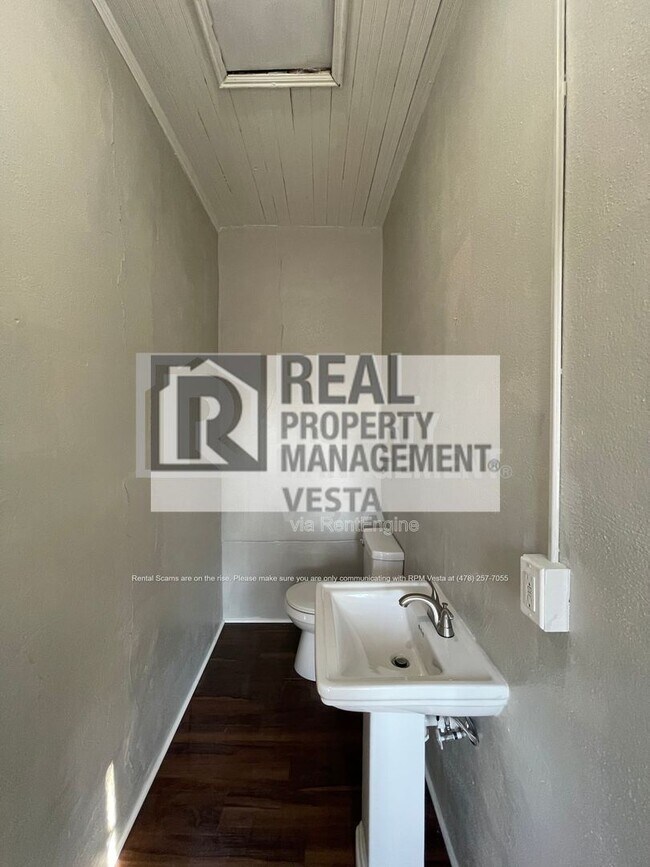 Building Photo - 2694 Cherokee Ave