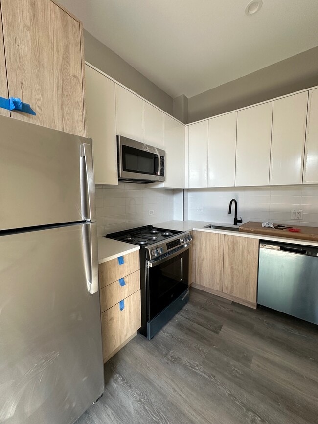 Primary Photo - 5912 N Nashotah Ave