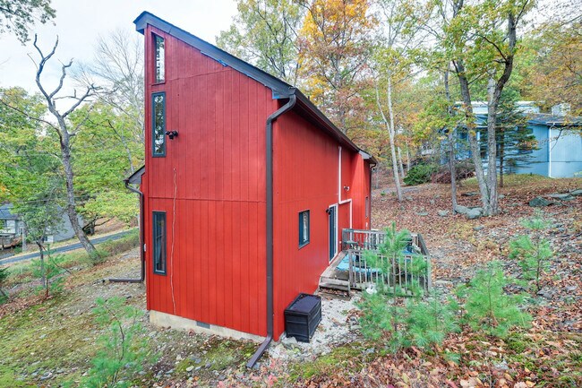 Building Photo - 5317 Woodbridge Dr E