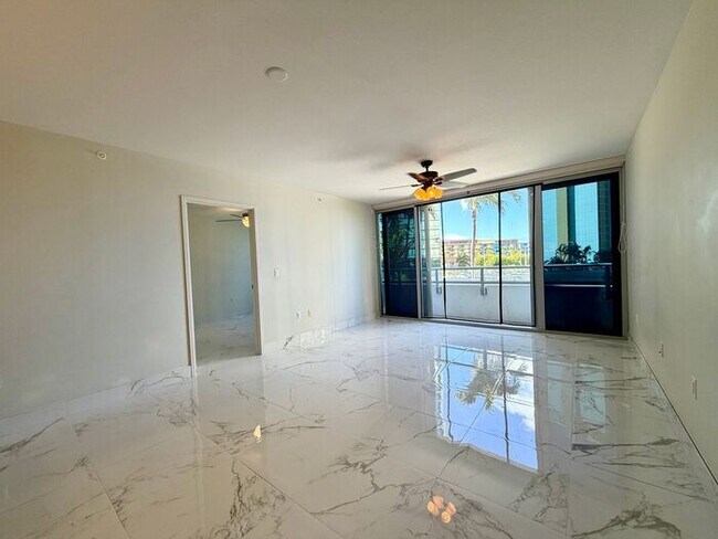 Building Photo - Waihonua: Luxury Low Level 2 Bed, 2 Bath Condo w/ 2 Parking in Kakaako
