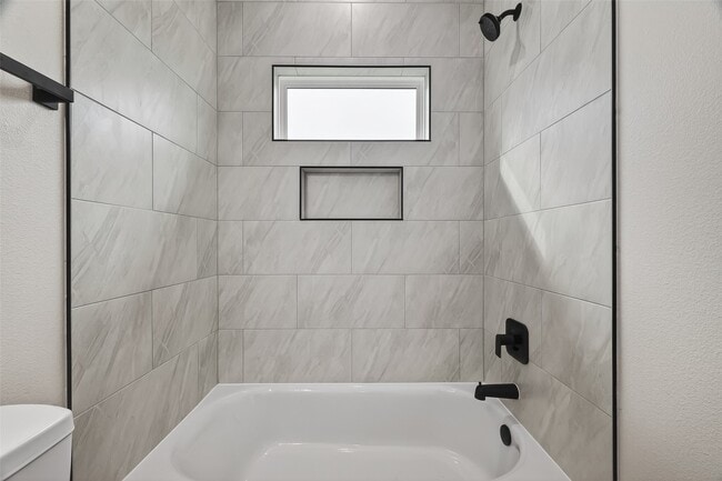 Building Photo - 5523 Haight St