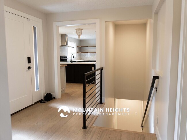 Building Photo - 8589 Kings Hill Dr