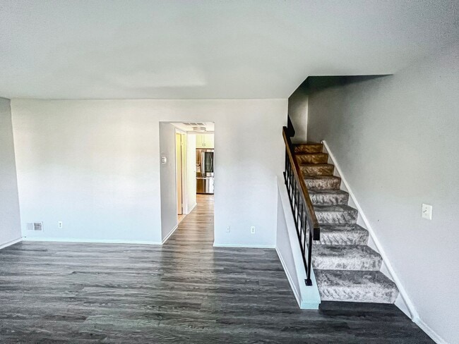 Building Photo - Recently Renovated Contemporary Apartment In Lovely Mosbys Landing