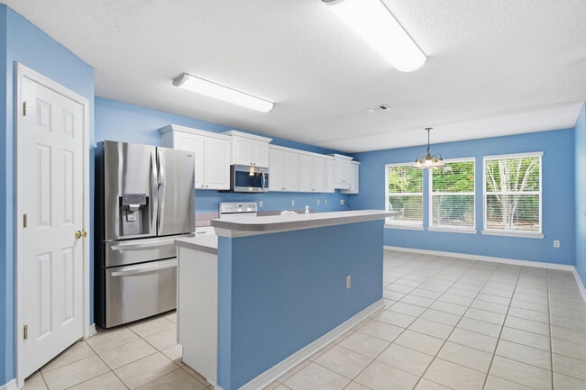 Building Photo - 2490 Pepper Dr