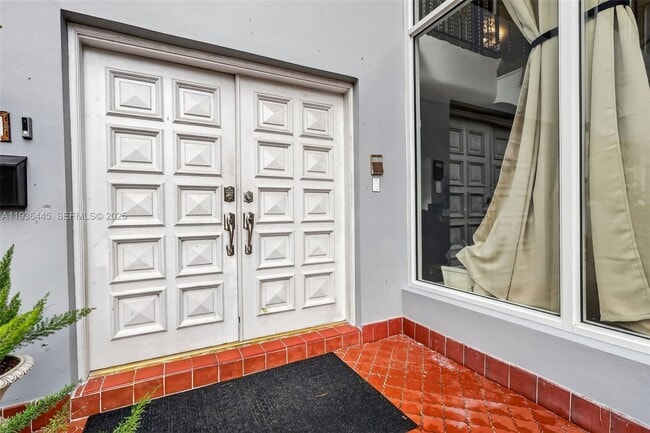 Building Photo - 135 South Dr